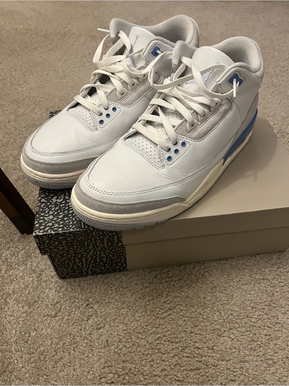 Jordan Men's White and Light Blue Retro Sneakers